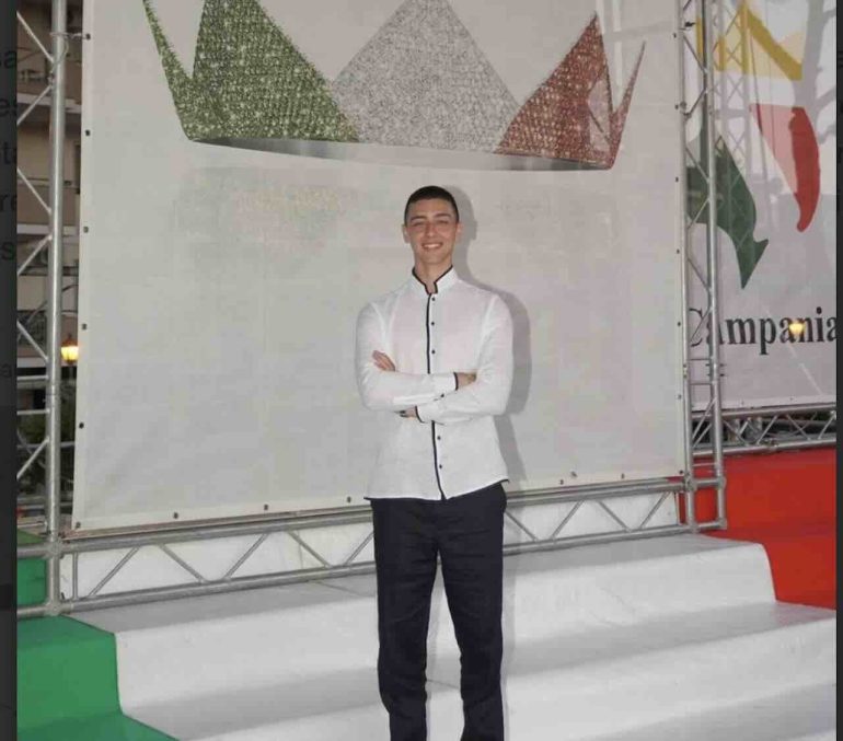 Luigi Zeno premia Miss Mascotte per Miss Italia a Pompei