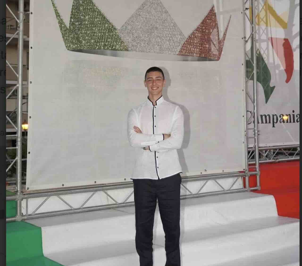 Luigi Zeno premia Miss Mascotte per Miss Italia a Pompei