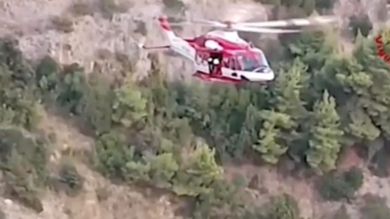 Maratea, 23enne bloccato in un canalone a picco sul mare: salvato dai vigili del fuoco con l’elicottero