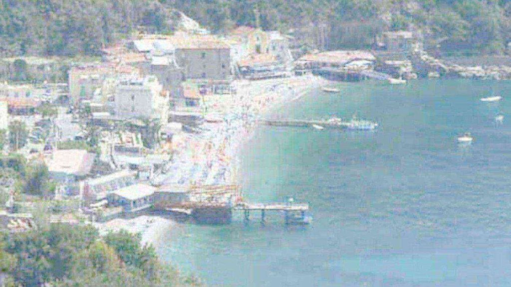 Massa Lubrense, nel lido scoperti lavoratori sottopagati, a nero e senza permesso