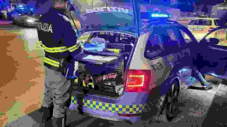 Napoli, 5 patenti ritirate e 3 denunce in una notte di controlli a tappeto
