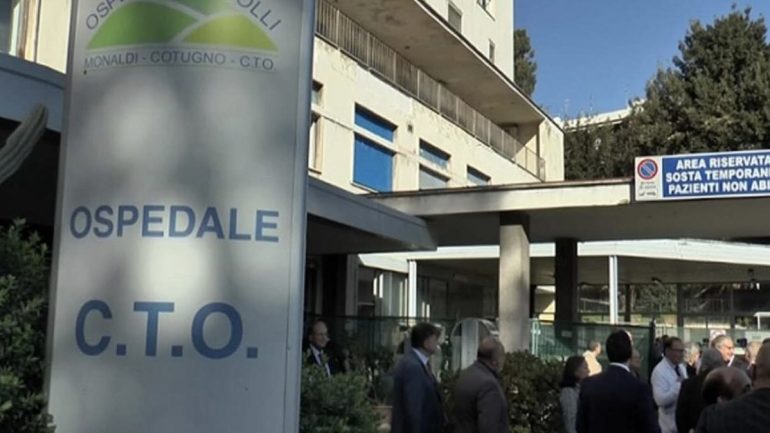 Napoli, accusata di aver bloccato il pronto soccorso: “Volevamo solo assistenza”