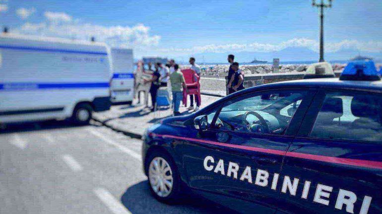 Napoli, al Mappatella beach sequestrate attrezzature da spiaggia, denunciate 3 persone, una legata a un clan