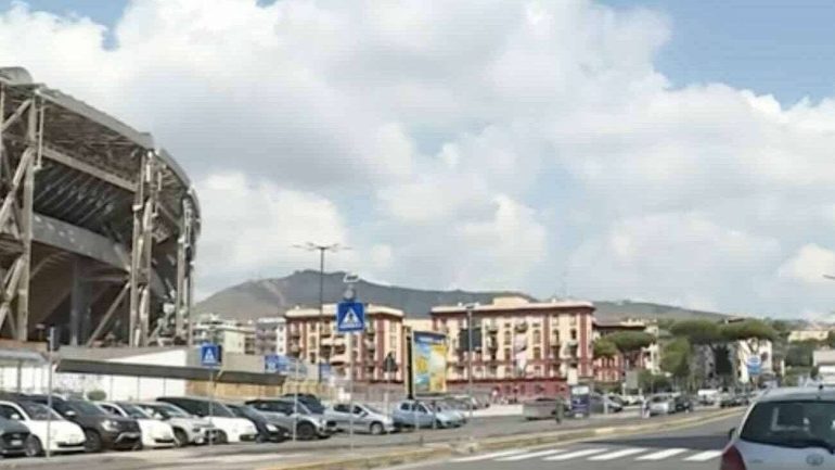 Napoli, baby gang assale 47enne a Fuorigrotta: è grave al Cardarelli