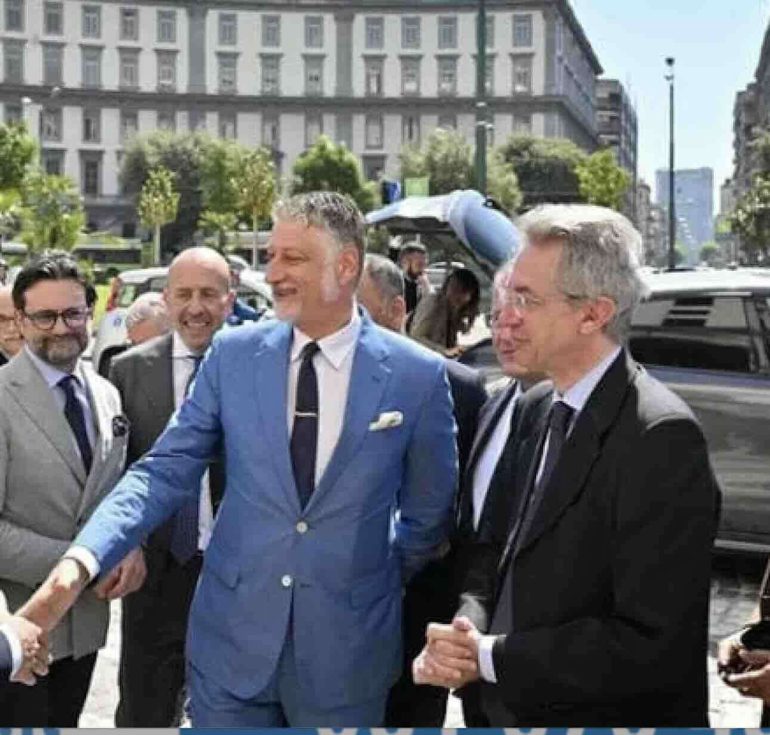 Napoli, caos San Carlo: Manfredi si prepara alla battaglia legale