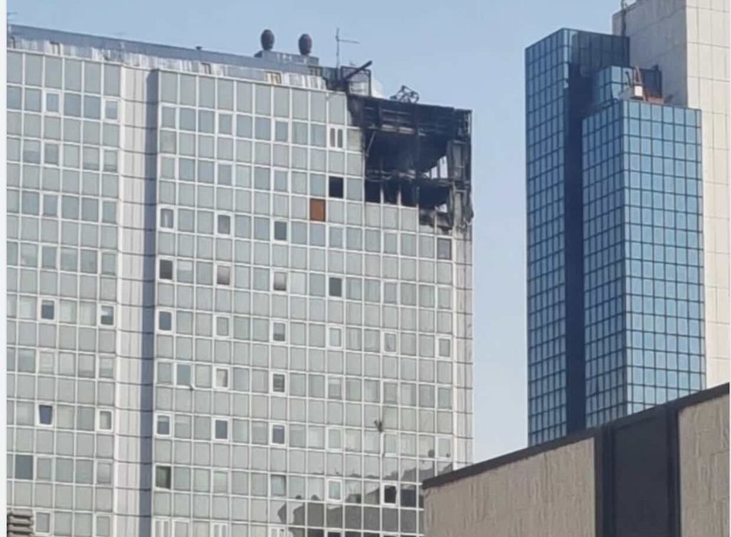 Napoli, incendio nella notte al Centro Direzionale: fiamme devastano uffici, nessun erito