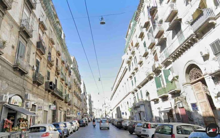 Napoli, maxi-controllo in via Rosaroll: cinque strutture ricettive abusive in un solo stabile