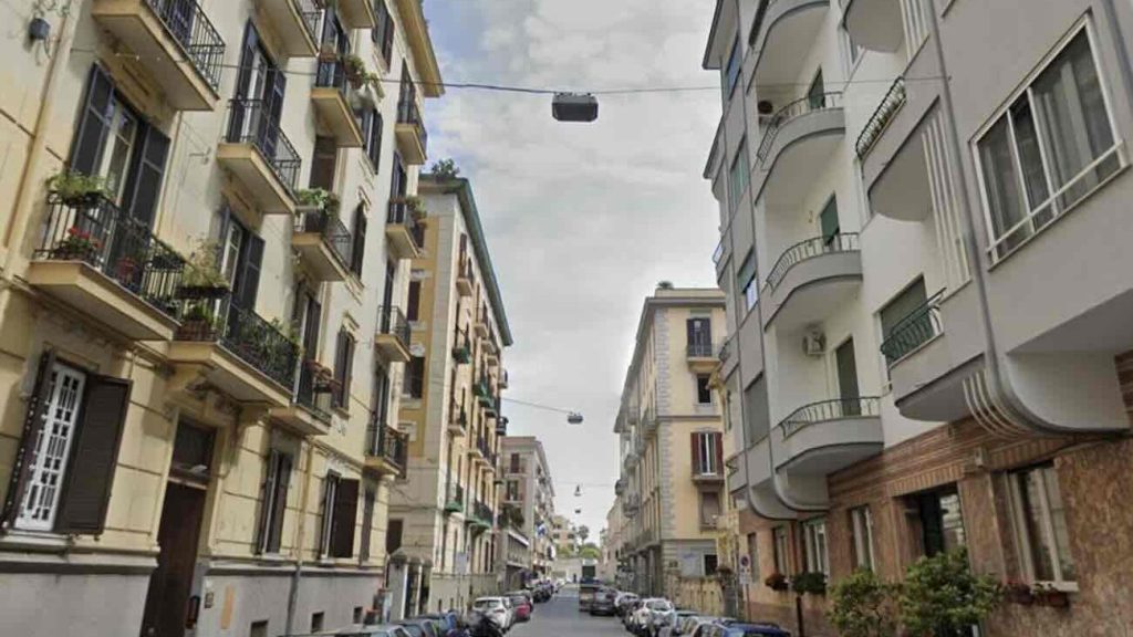 Napoli, mistero a Posillipo: cadavere in strada a via D’Isernia