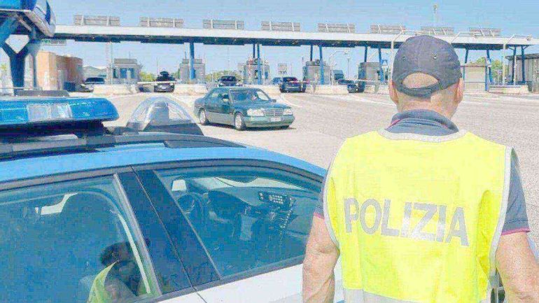 Napoli, nel furgone aveva attrezzi da lavoro rubati a Viterbo: denunciato