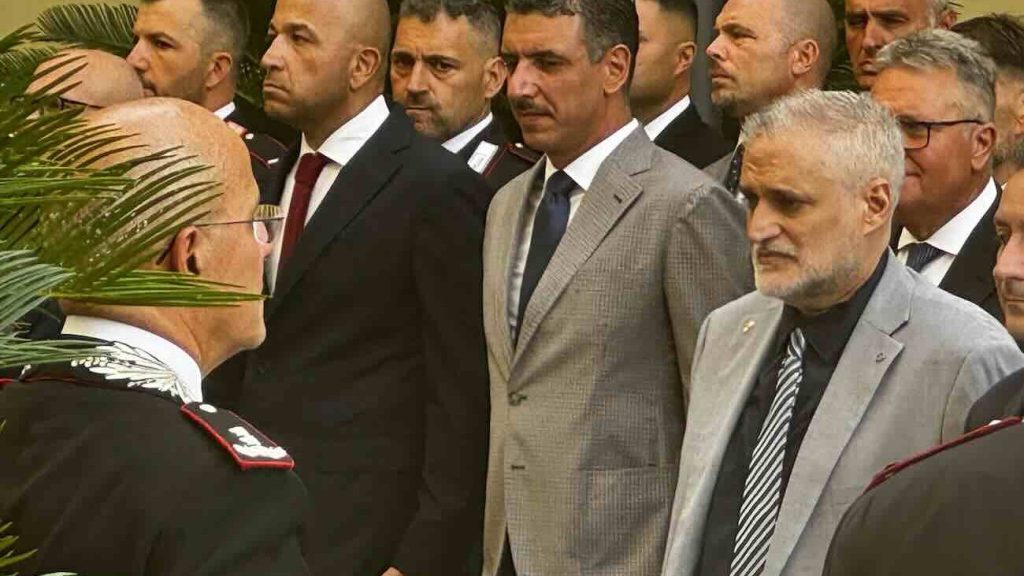 Napoli, onorificenze ai carabinieri della Campania: eroi della lotta alla camorra e del soccorso quotidian