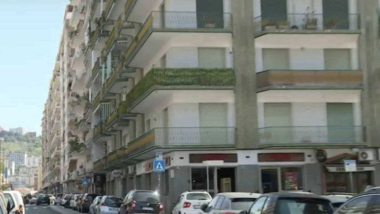 Napoli, parla l’uomo aggredito a Fuorigrotta dalla baby gang: “Vi racconto il mio incubo”