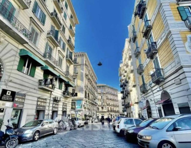 Napoli, pusher algerino sorpreso in strada a Forcella