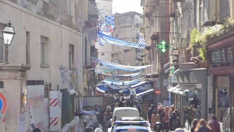 Napoli, turista rapinato e ferito alla Pignasecca: arrestato 40enne