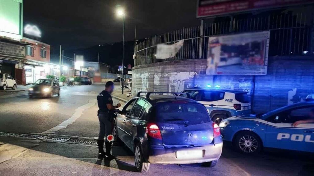 Pianura, 15enne trovato con una pistola: arrestato insieme a un complice