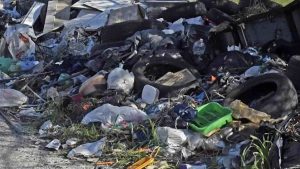 Acerra, sequestrata discarica abusiva: vigili urbani in azione