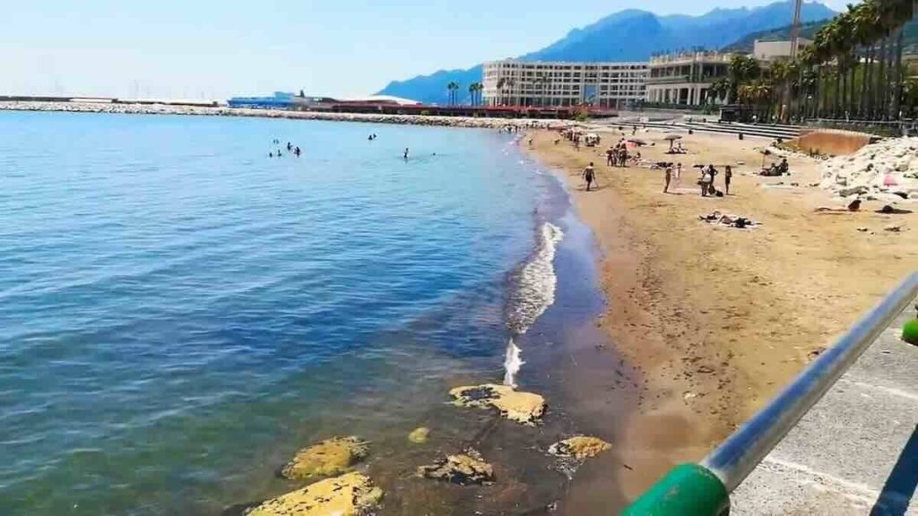 Salerno, sospetta violenza su una 16enne sulla spiaggia di Santa Teresa, indagini in corso