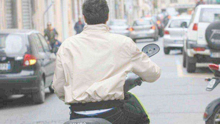 San Giorgio, pusher in servizio sullo scooter anche senza casco: arrestato