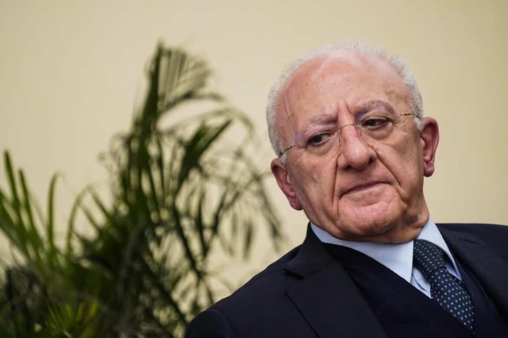 America’s Cup a Bagnoli, De Luca all’attacco: «Violazione delle leggi su ambiente e salute»