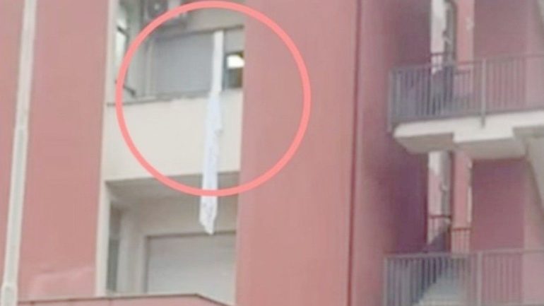 Scafati, migranti con sospetto vaiolo fuggono dall’ospedale calandosi con le lenzuola