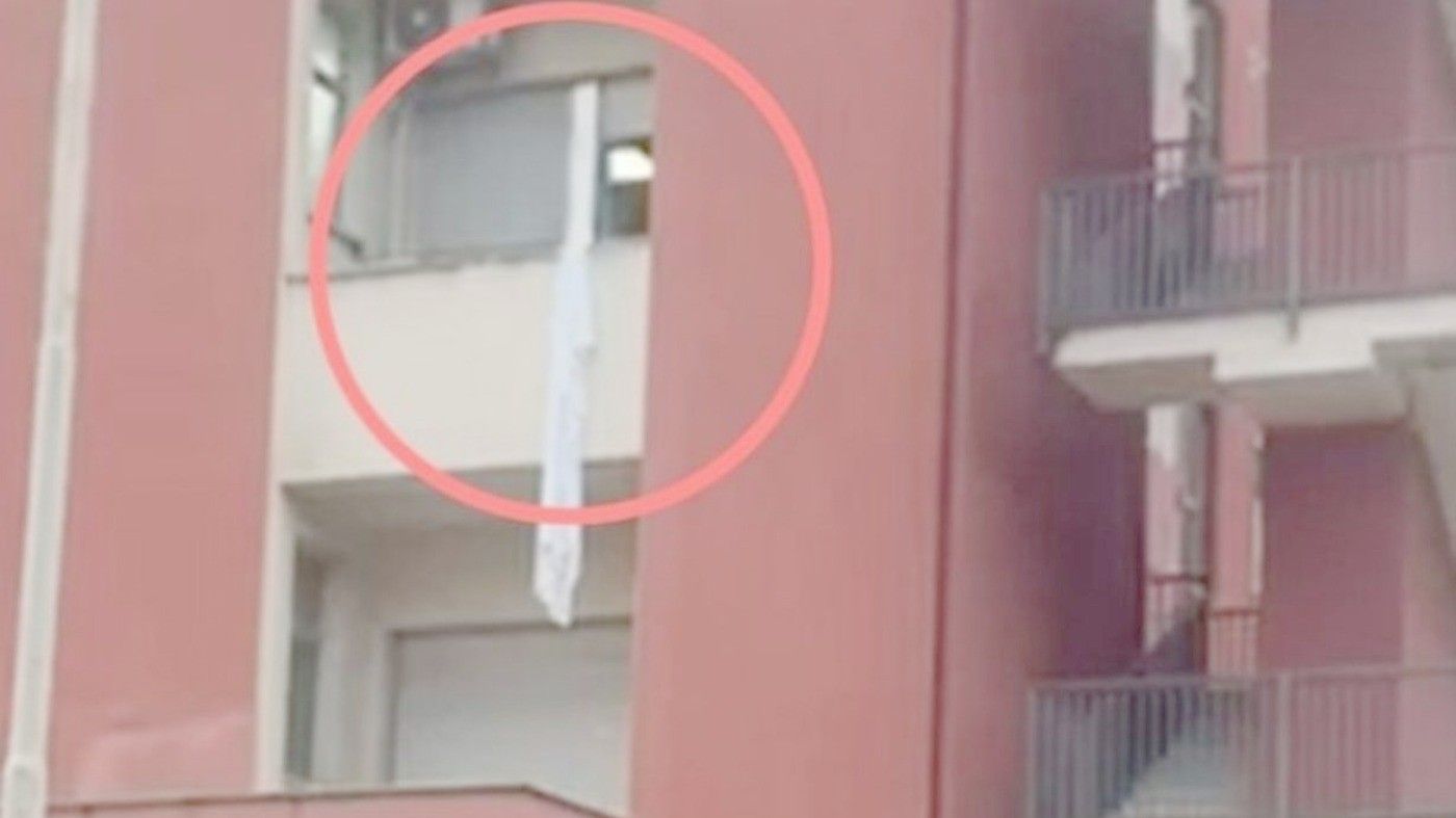 Scafati, migranti con sospetto vaiolo fuggono dall’ospedale calandosi con le lenzuola