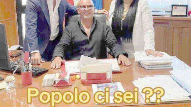 Scoppia la bufera in Consiglio regionale: per la diretta dei tiktoker nella stanza di un consigliere