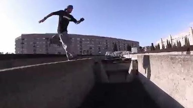 Secondigliano, latitante cerca di fuggire facendo parkour sui tetti: catturato