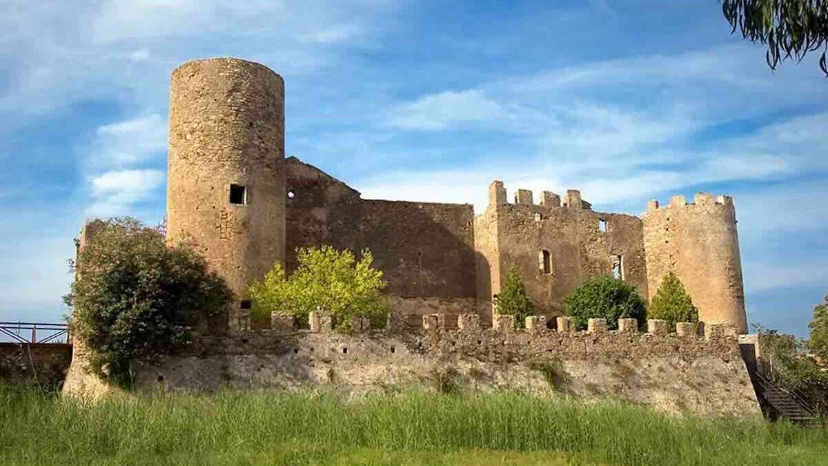 Spari al Castello di Sangineto: salta la serata musicale della notte di Ferragosto