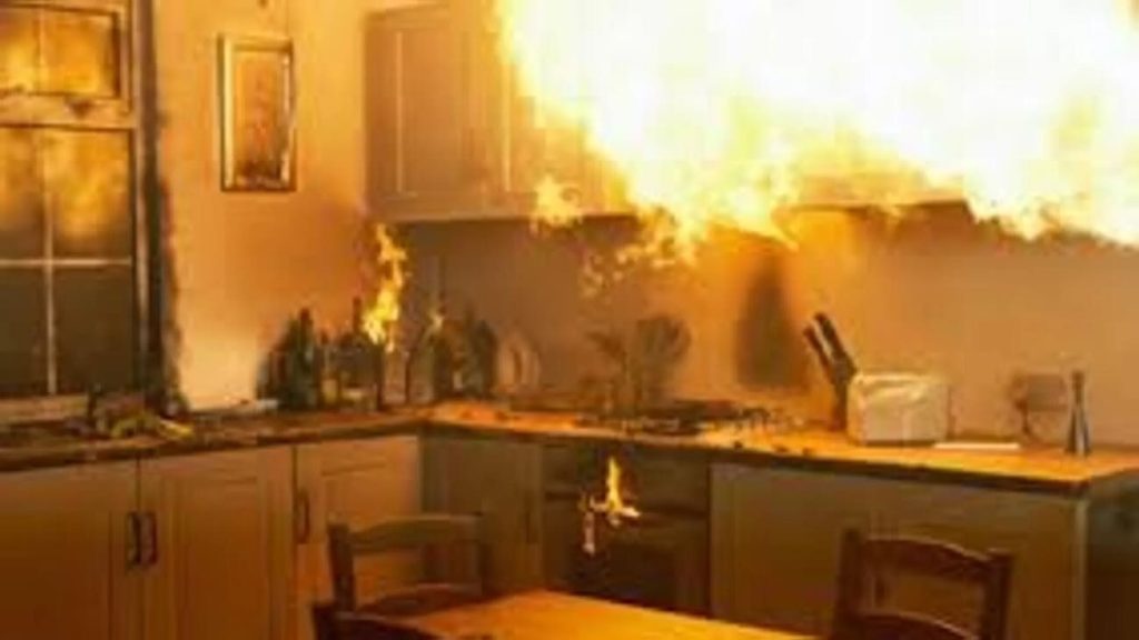 Sperlonga, vuole cenare ma la cucina è chiusa: napoletano dà fuoco al ristorante