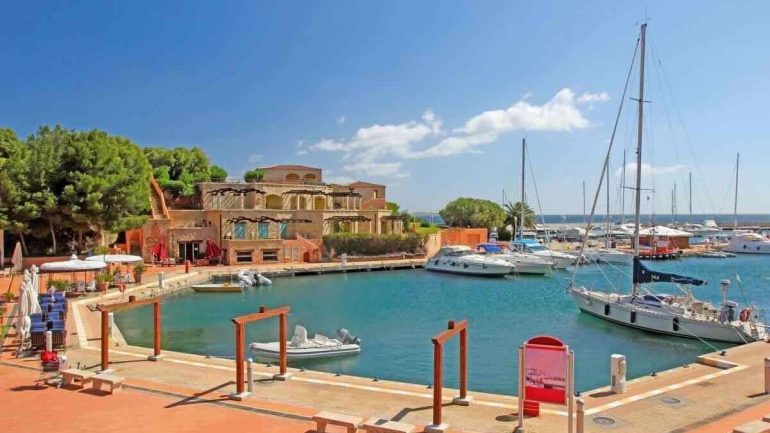 Tragedia in Costa Smeralda: 21enne muore per le esalazioni di un wc chimico su uno yacht
