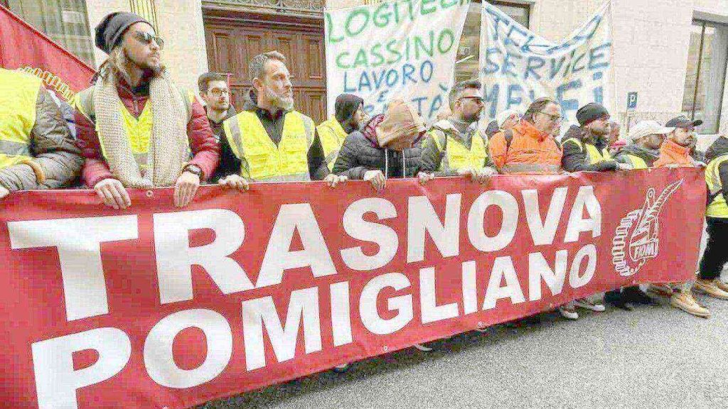 Trasnova avvia 53 licenziamenti a Pomigliano, la Fiom accusa: «Disimpegno industriale inaccettabile»