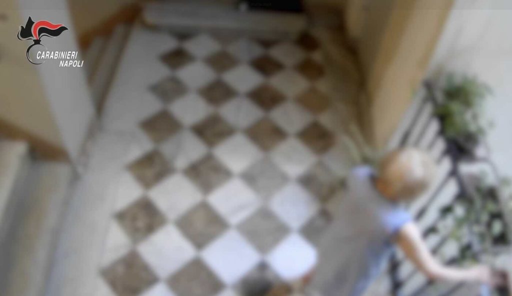 Arrestato “Arsenio Lupin” delle truffe agli anziani: ha solo 16 anni. “Sta carica, la signora tiene 100 anni”