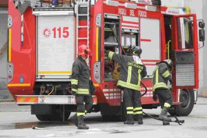 Ariano Irpino, escavatore in fiamme nel cantiere Rfi della Napoli-Bari