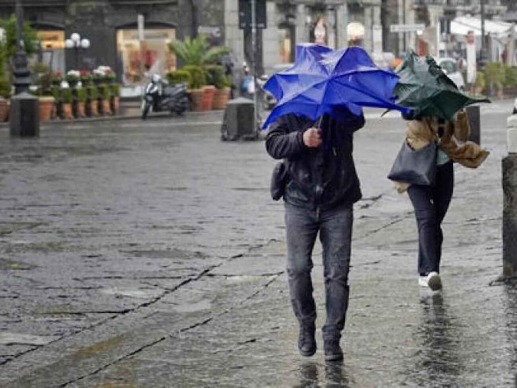 Maltempo in Campania, scatta l’allerta arancione: temporali intensi e vento forte fino a domenica
