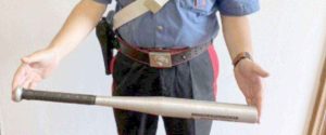 Caivano, minaccia la madre con una mazza da baseball: arrestato un 25enne