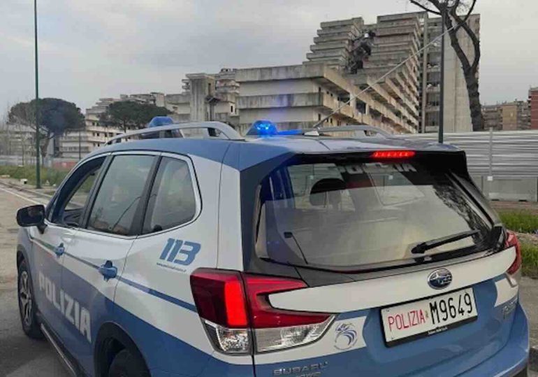 Scampia, chiede 1.200 euro per restituire l’auto rubata: arrestato 22enne
