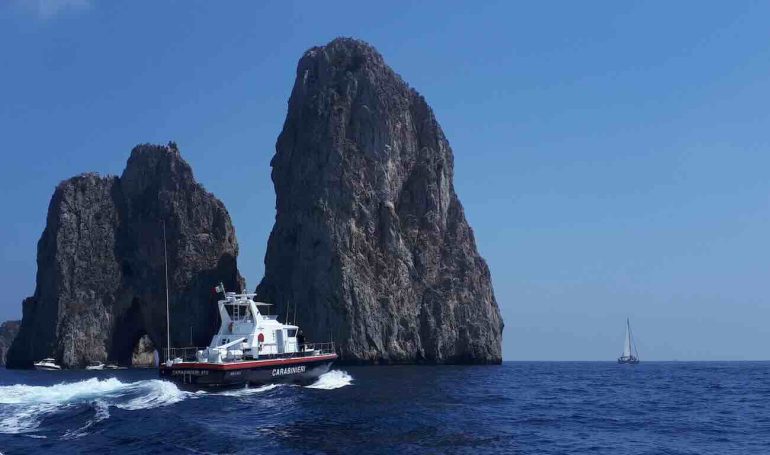 Capri, doppia emergenza in mare e a terra: i carabinieri salvano 6 turisti
