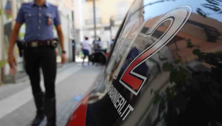 Capua, bambino di 10 anni in bilico su un davanzale al terzo piano: salvato dai carabinieri