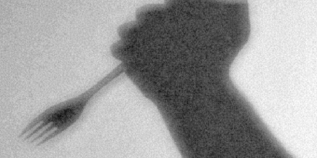 Choc a Giugliano: ferisce il fratello di 14 anni per punire il nonno: arrestato 20enne