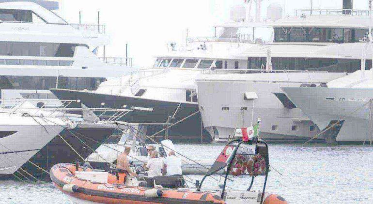 Controlli in mare nel golfo di Napoli: oltre 600 imbarcazioni fermate, raffica di sanzioni