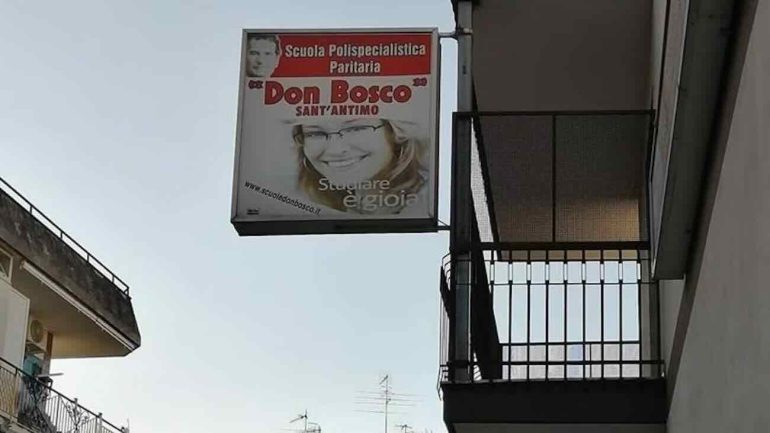 Diplomificio di Sant’Antimo: 54 indagati, fino a 25mila euro per ottenere il diploma