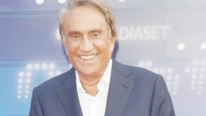 Le ceneri di Emilio Fede a Mirabella Eclano, accanto alla moglie Diana