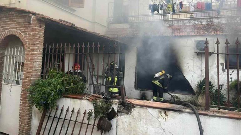 Esplosione a Meta di Sorrento: estratti i corpi dei due anziani coniugi