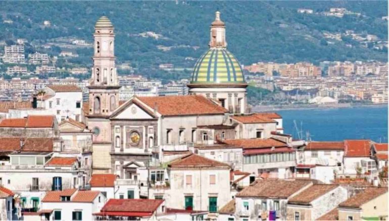 Furto in chiesa a Vietri, l’appello del parroco: “Restituite i calici”