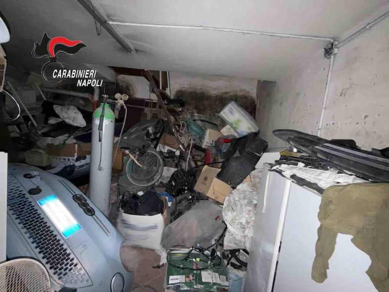 Giugliano, “Terra dei Fuochi”: officina abusiva scoperta a Varcaturo, denunciato 60enne