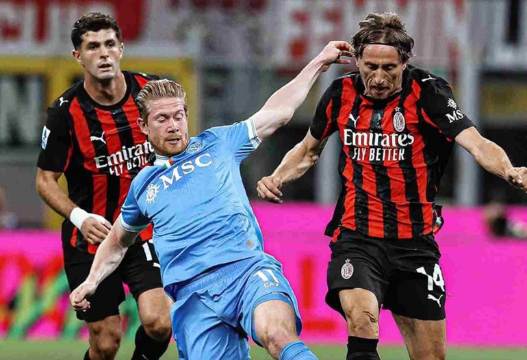 Il Napoli non sfonda il muro del Milan (in 10): ko a San Siro e aggancio in vetta