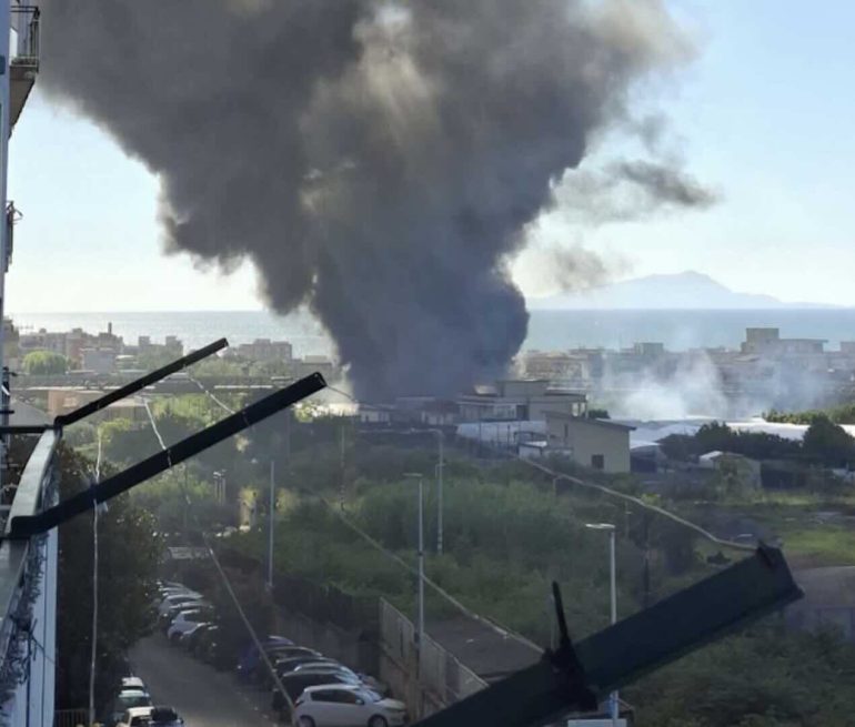 Incendio a Castellammare, ancora chiuso il viadotto san Marco della Statale