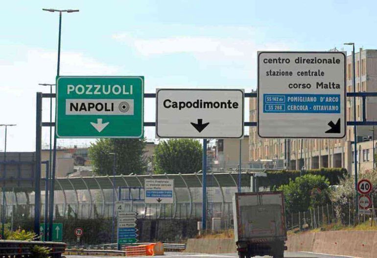 Incidente in A1 allo svincolo del Centro Direzioinale: morta una donna