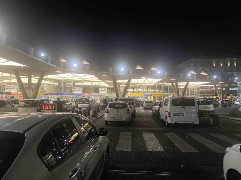 La battaglia dei tassisti di base a Napoli: “Manca la programmazione”