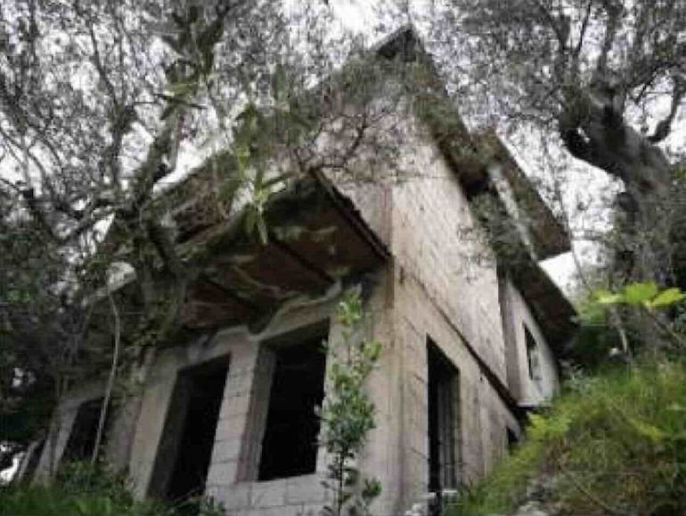 Meta, demolito manufatto abusivo in area vincolata