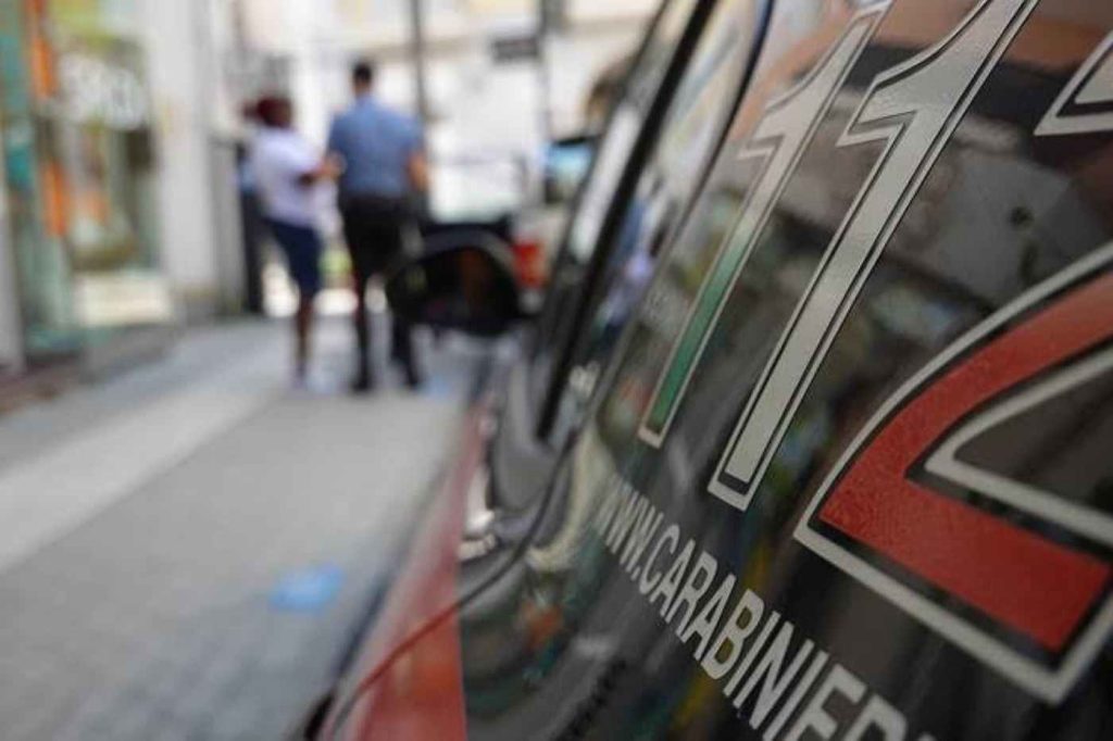 Napoli, frode e riciclaggio: sequestrati quasi 1 milione di euro e laboratorio di anabolizzanti